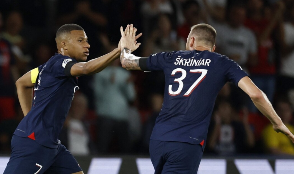  巴黎圣日耳曼主场大胜里昂稳固榜首位置